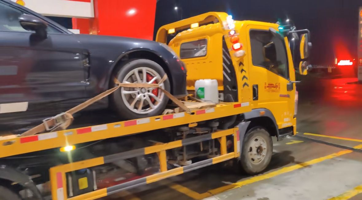 德宏行车途中遇到突发状况该如何呼叫道路救援？